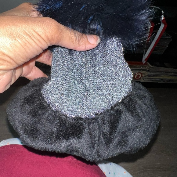NAVY BLUE AND SILVERY SPARKLING KNIT CAP WITH WARM FUR INSIDE… NEW WITH TAGS. OS - Picture 12 of 13